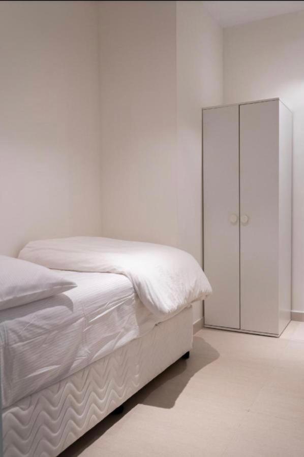 فاخرة في العنوان ريزدينس Two Bedrooms At Address Residences Apartment *